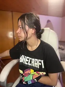 Ninfa pink online show from 12-15-25, 07:40