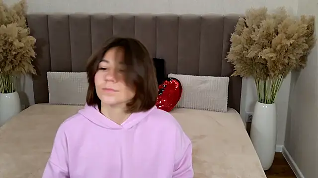 EdenSolis online show from 10-28-25, 07:12