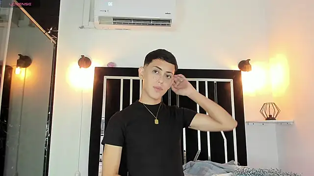 Iam criss09 online show from 10-14-25, 12:28