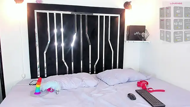 Iam criss09 online show from 10-27-25, 02:10