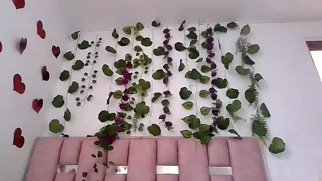 Snapshot of abby_moss_2 chatting on 05-22-26, 12:44 abby moss 2 online show from 05-22-26, 12:44