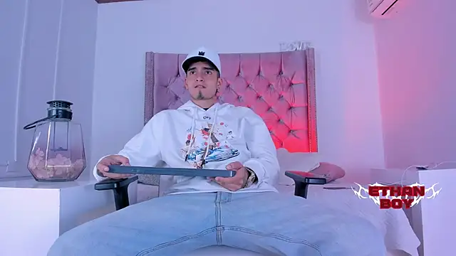 Ethan Boy  online show from 11-24-25, 08:41