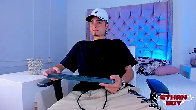 Ethan Boy  online show from 11-28-25, 09:06