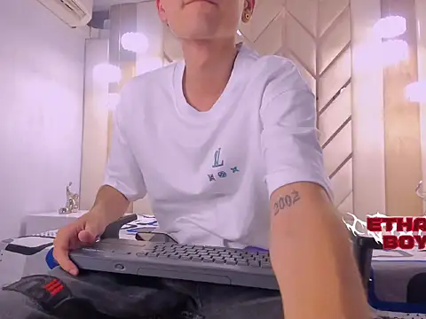 Ethan Boy  online show from 02-02-26, 08:29