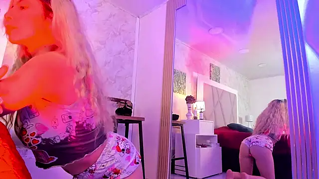 Sophie teller online show from 10-13-25, 04:12