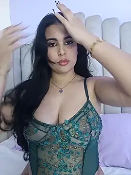 Snapshot of shainadavis chatting on 10-25-25, 02:08 shainadavis online show from 10-25-25, 02:08