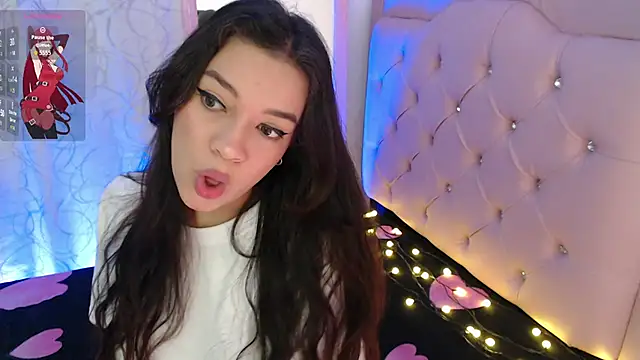 Snapshot of beauty_lana18 chatting on 11-15-25, 02:20 beauty lana18 online show from 11-15-25, 02:20