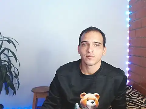 Maax3023 online show from 10-27-25, 04:22