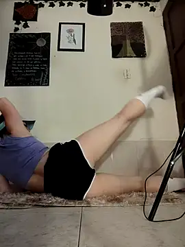 Snapshot of disneey2888 chatting on 10-22-25, 01:33 disneey2888 online show from 10-22-25, 01:33