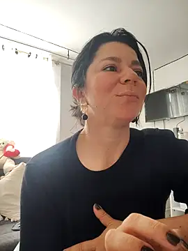 Snapshot of disneey2888 chatting on 11-10-25, 04:17 disneey2888 online show from 11-10-25, 04:17