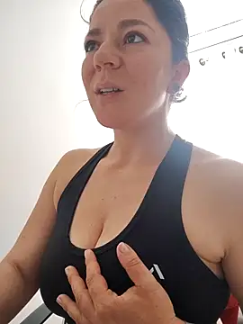 Snapshot of disneey2888 chatting on 11-13-25, 07:02 disneey2888 online show from 11-13-25, 07:02