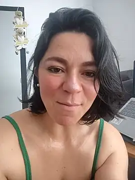 Snapshot of disneey2888 chatting on 11-30-25, 04:44 disneey2888 online show from 11-30-25, 04:44