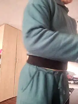 Snapshot of disneey2888 chatting on 12-18-25, 02:01 disneey2888 online show from 12-18-25, 02:01