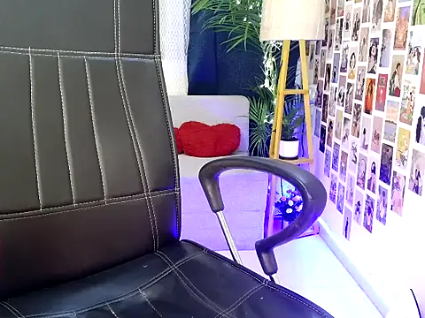 Snapshot of your_Tanu_02 chatting on 10-26-25, 06:14 your Tanu 02 online show from 10-26-25, 06:14