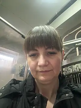 Snapshot of Butterfly8385 chatting on 11-17-25, 01:28 Butterfly8385 online show from 11-17-25, 01:28