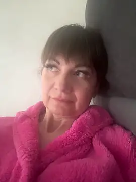 Snapshot of Butterfly8385 chatting on 05-08-26, 01:27 Butterfly8385 online show from 05-08-26, 01:27