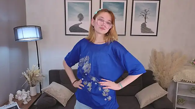 LinhFerrales online show from 10-17-25, 10:07