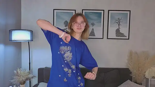 LinhFerrales online show from 10-21-25, 10:05