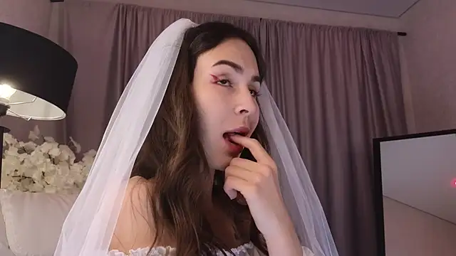 LionKierra online show from 10-26-25, 02:50