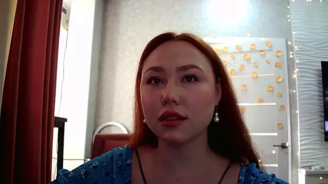 Snapshot of LolaMint_ chatting on 10-20-25, 10:05 LolaMint  online show from 10-20-25, 10:05