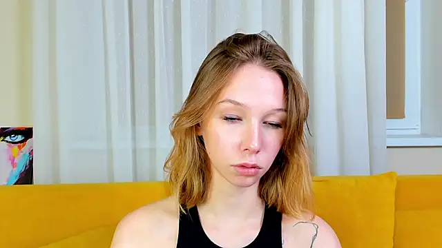 Snapshot of LilyVoise chatting on 10-11-25, 02:59 LilyVoise online show from 10-11-25, 02:59