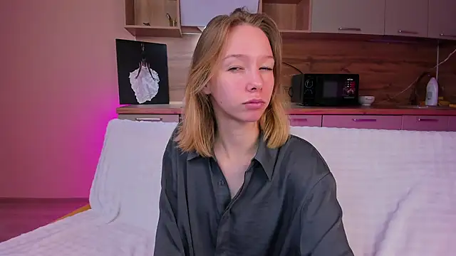 Snapshot of LilyVoise chatting on 10-14-25, 12:28 LilyVoise online show from 10-14-25, 12:28