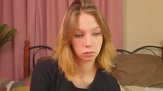 Snapshot of LilyVoise chatting on 10-23-25, 11:53 LilyVoise online show from 10-23-25, 11:53