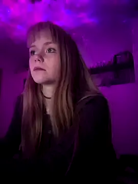 Snapshot of OpheliaMills chatting on 10-10-25, 09:25 OpheliaMills online show from 10-10-25, 09:25