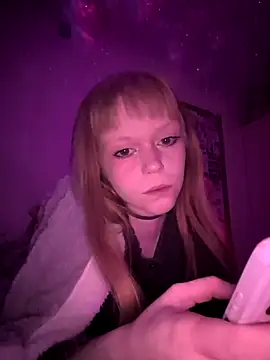 Snapshot of OpheliaMills chatting on 10-11-25, 10:30 OpheliaMills online show from 10-11-25, 10:30