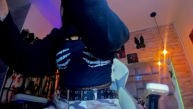 Evangelinejoness  online show from 04-21-26, 11:49