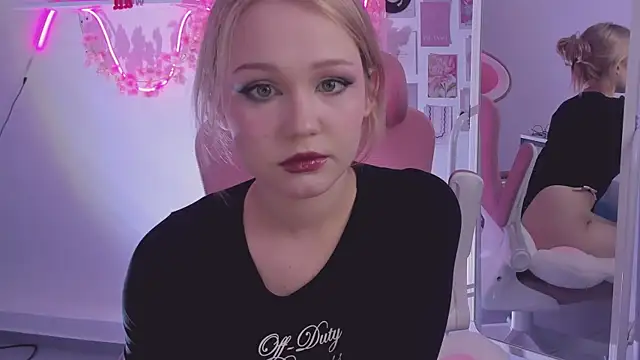 SweetCutie19 online show from 10-22-25, 07:46
