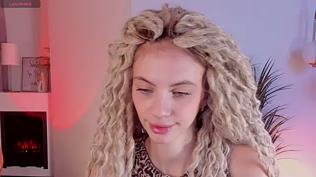 Snapshot of mia_silkk chatting on 10-27-25, 06:28 mia silkk online show from 10-27-25, 06:28