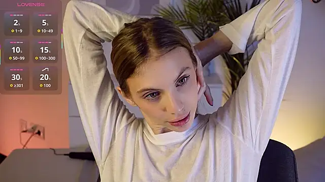 Snapshot of mia_silkk chatting on 11-17-25, 06:08 mia silkk online show from 11-17-25, 06:08