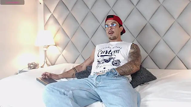 Liam Espinoza online show from 10-14-25, 08:20