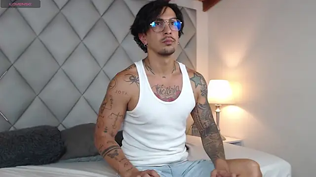 Liam Espinoza online show from 10-21-25, 07:25