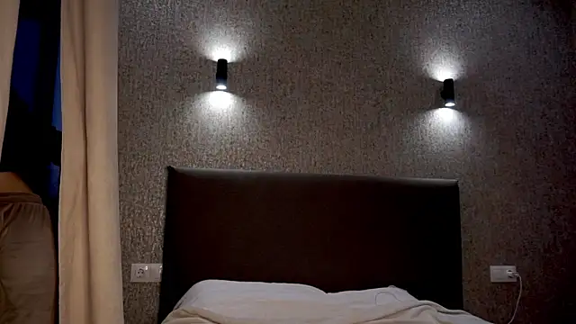 Snapshot of milykitty chatting on 10-24-25, 01:18 milykitty online show from 10-24-25, 01:18