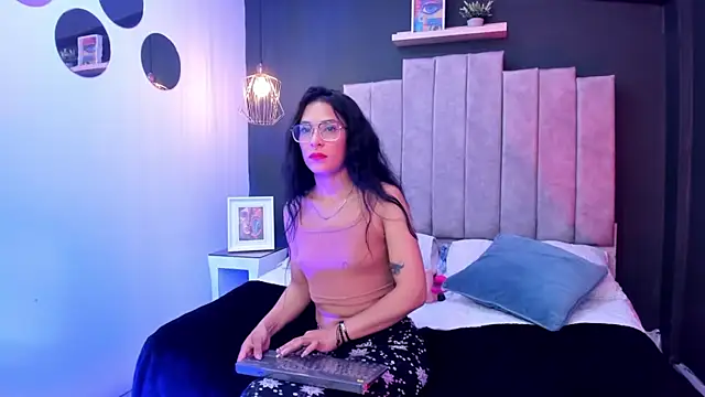 Maite black online show from 11-05-25, 03:28