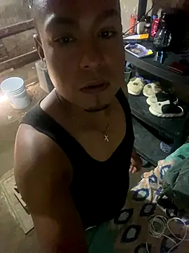 Snapshot of Morrohot13 chatting on 10-17-25, 03:36 Morrohot13 online show from 10-17-25, 03:36