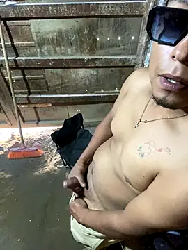 Snapshot of Morrohot13 chatting on 10-22-25, 08:08 Morrohot13 online show from 10-22-25, 08:08