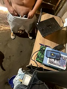 Snapshot of Morrohot13 chatting on 10-31-25, 03:46 Morrohot13 online show from 10-31-25, 03:46