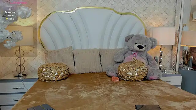 Alyssa tender online show from 10-15-25, 05:51