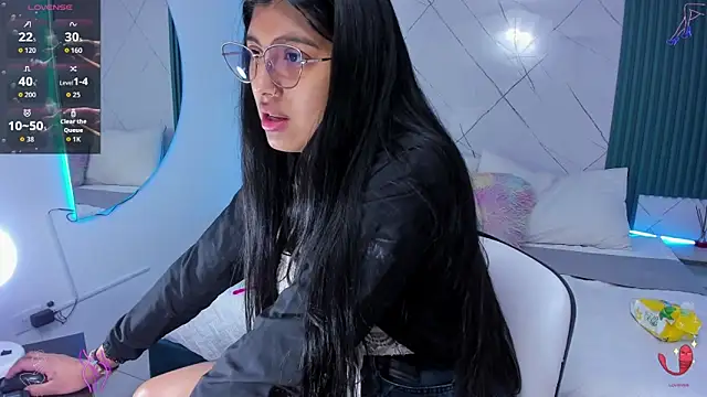 Briseida-White online show from 10-27-25, 01:37