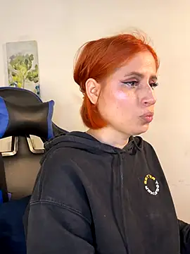 Snapshot of Adeline_1 chatting on 10-27-25, 09:41 Adeline 1 online show from 10-27-25, 09:41