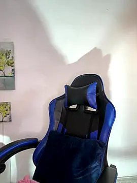 Snapshot of Adeline_1 chatting on 10-31-25, 09:16 Adeline 1 online show from 10-31-25, 09:16