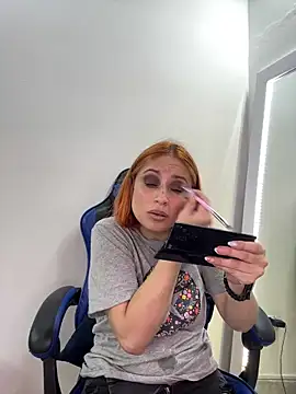 Snapshot of Adeline_1 chatting on 11-12-25, 09:25 Adeline 1 online show from 11-12-25, 09:25