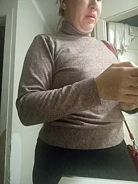 Snapshot of Ambika_beauty chatting on 02-22-26, 04:05 Ambika beauty online show from 02-22-26, 04:05