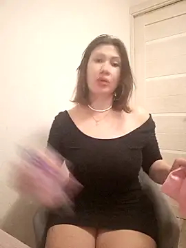 Snapshot of Ambika_beauty chatting on 03-12-26, 04:35 Ambika beauty online show from 03-12-26, 04:35