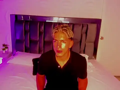 Snapshot of MathiasTaylorr chatting on 10-20-25, 07:36 MathiasTaylorr online show from 10-20-25, 07:36