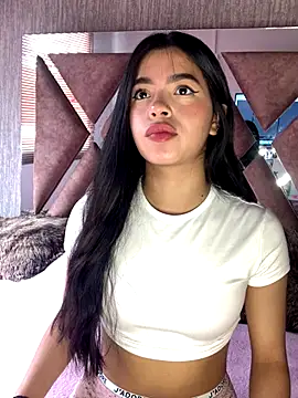 LunaMoore Pink online show from 10-17-25, 01:57