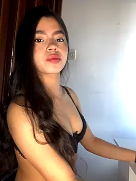 LunaMoore Pink online show from 10-18-25, 01:23